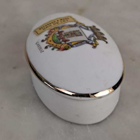 White Porcelain Trinket Box Hand Painted "Gastiez" Lions and Crown Made in Spain - Picture 5 of 12